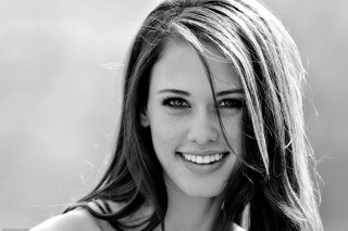 Woman long hair smile happy 4 - slight free wallpaper