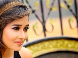 Woman black dress gold gate - a black tie free wallpaper