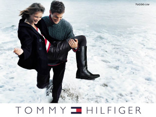 Romantic snow walking advertisement formal - a man and woman free wallpaper for desktop