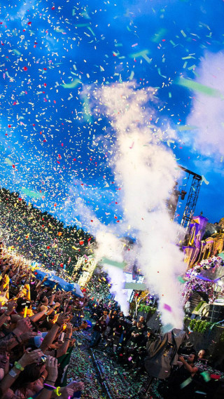 Crowd concert confetti smoke festival - free new year wallpaper for mobile