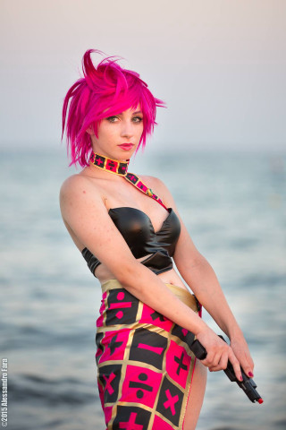Woman pink hair gun beach - the beach free wallpaper for mobile