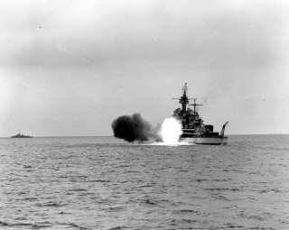 Large boat smoke water background - a large boat free wallpaper