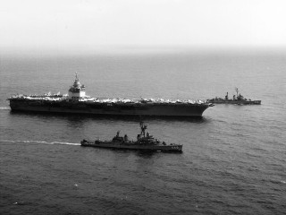 Two ships water larger smaller - 1 9 6 0 s free wallpaper