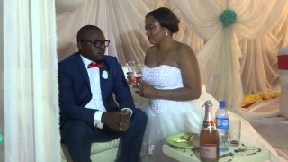 Man woman couch drinks cake - chinwe chukwuogoroy free wallpaper