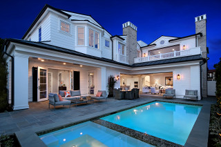 Large house pool night patio - a large house free wallpaper