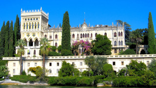 Large building tower clock water - side next free wallpaper