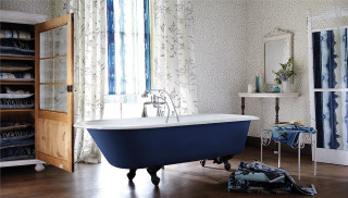 Bathtub blue mirror bathroom towel - a blue towel free wallpaper