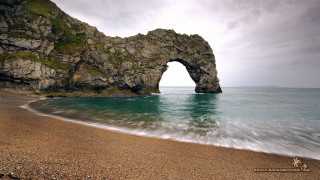 Rock formation beach arch water 3 - a rock formation free wallpaper for desktop