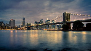 Bridge water city night lights 20 - a bridge over a body of water free wallpaper for desktop