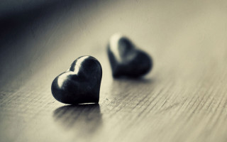 Two hearts tabletop blurry background - two heart free wallpaper for desktop