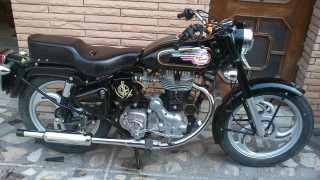 Motorcycle parked brick building door - free motorcycles wallpaper