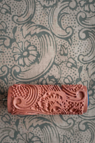 Pink object table paisley wallpaper - movement free wallpaper for mobile