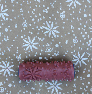 Red object tablecloth white flowers - free new year wallpaper for tablet