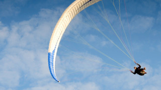 Parasailing cloudy day blue white - a cloudy day free wallpaper