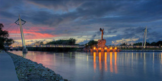 Statue lit evening water bridge - arlington nelson lindenmuth free wallpaper