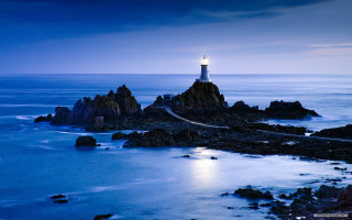 Lighthouse rocky shore night full 2 - a rocky shore free wallpaper for desktop