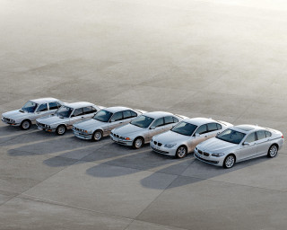 Row of five cars parking - free cars wallpaper