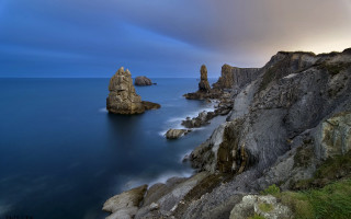Rocky cliff water large rock - a large rock formation in the background free wallpaper