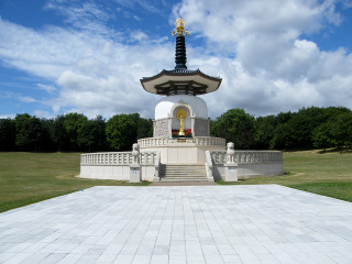 White monument black gold statue - an art deco sculpture free wallpaper