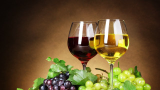Wine glasses grapes table brown - cao zhibai free wallpaper