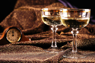 Wine glasses table clock cloth - two glass of wine free wallpaper