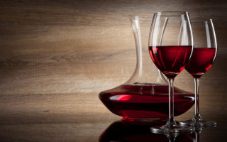 Wine glasses decanter table wood - product photography free wallpaper