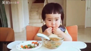 Little girl eating soup vegetables - little free wallpaper