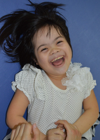 Little girl smiling cell phone - little free wallpaper for mobile