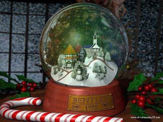 Snow globe christmas scene fantasy - free christmas wallpaper for desktop