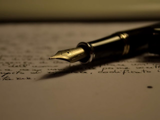 Pen paper writing resting top 2 - shallow depth of field free wallpaper