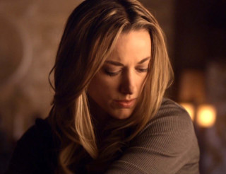 Woman longhair sweater cellphone dimroom - long hair and a sweater free wallpaper