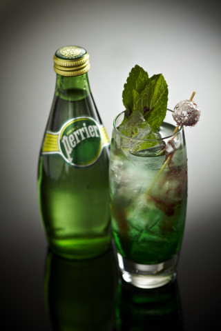 Beer glass ice mint reflection - reflective free wallpaper for mobile