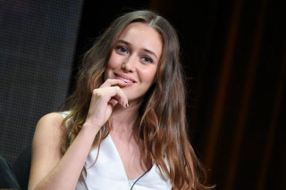 Woman smiling hand chin blonde - tachisme free wallpaper