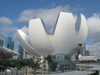 White flower sculpture cityscape skyscraper - an art deco sculpture free wallpaper