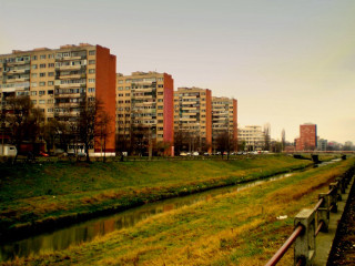 Train track grassy area tall - alen divi free wallpaper