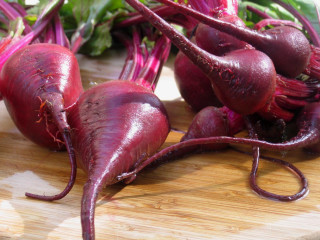 Red onions cutting board greens - cutting free wallpaper