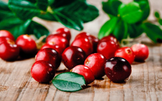 Cherry berries leaves wooden table - a bunch of cherries free wallpaper