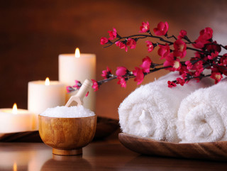 Wooden bowl white towels candles - a wooden bowl free wallpaper