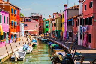 Canal boats colorful windows shutters - a canal free wallpaper