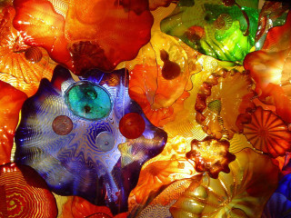 Glass sculpture autumn vivid colors - interactive art free wallpaper for desktop