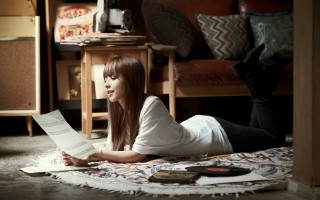 Woman reading book smiling remote - byeon sangbyeok free wallpaper