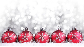 Red christmas ornaments snow bokeh - a boke of lights free wallpaper
