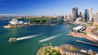 Boat city skyline water traveling 2 - the water near a city skyline free wallpaper for desktop