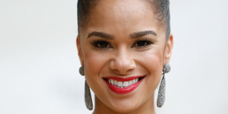 Woman red lipstick large earrings - dorothy coke free wallpaper