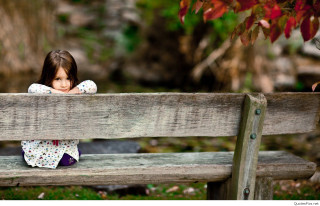 Little girl park bench bokeh - little free wallpaper