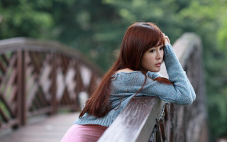 Woman leaning bench hand head 2 - chen lin free wallpaper