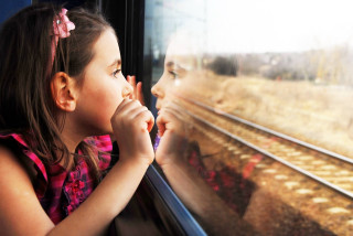 Little girl train window passing - a little girl free wallpaper