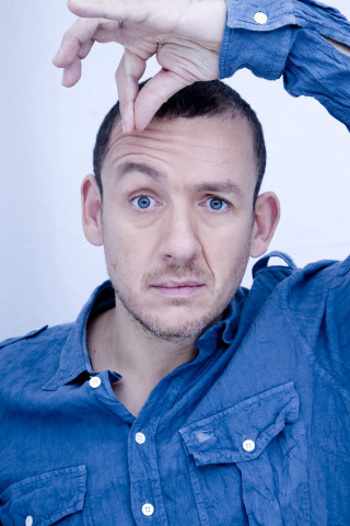 Man hands head face camera - a face free wallpaper for mobile