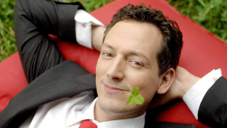 Man red pillow green leaf - his lap free wallpaper for desktop