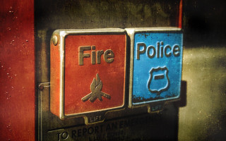 Fire police sign red wall - diffuse free wallpaper